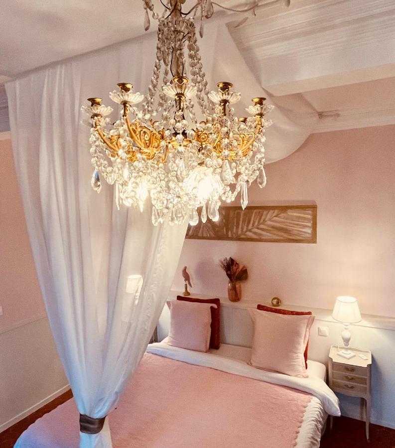 Maison D'Hotes De Charme "La Belle Dame Sans Regrets" Talairan Extérieur photo