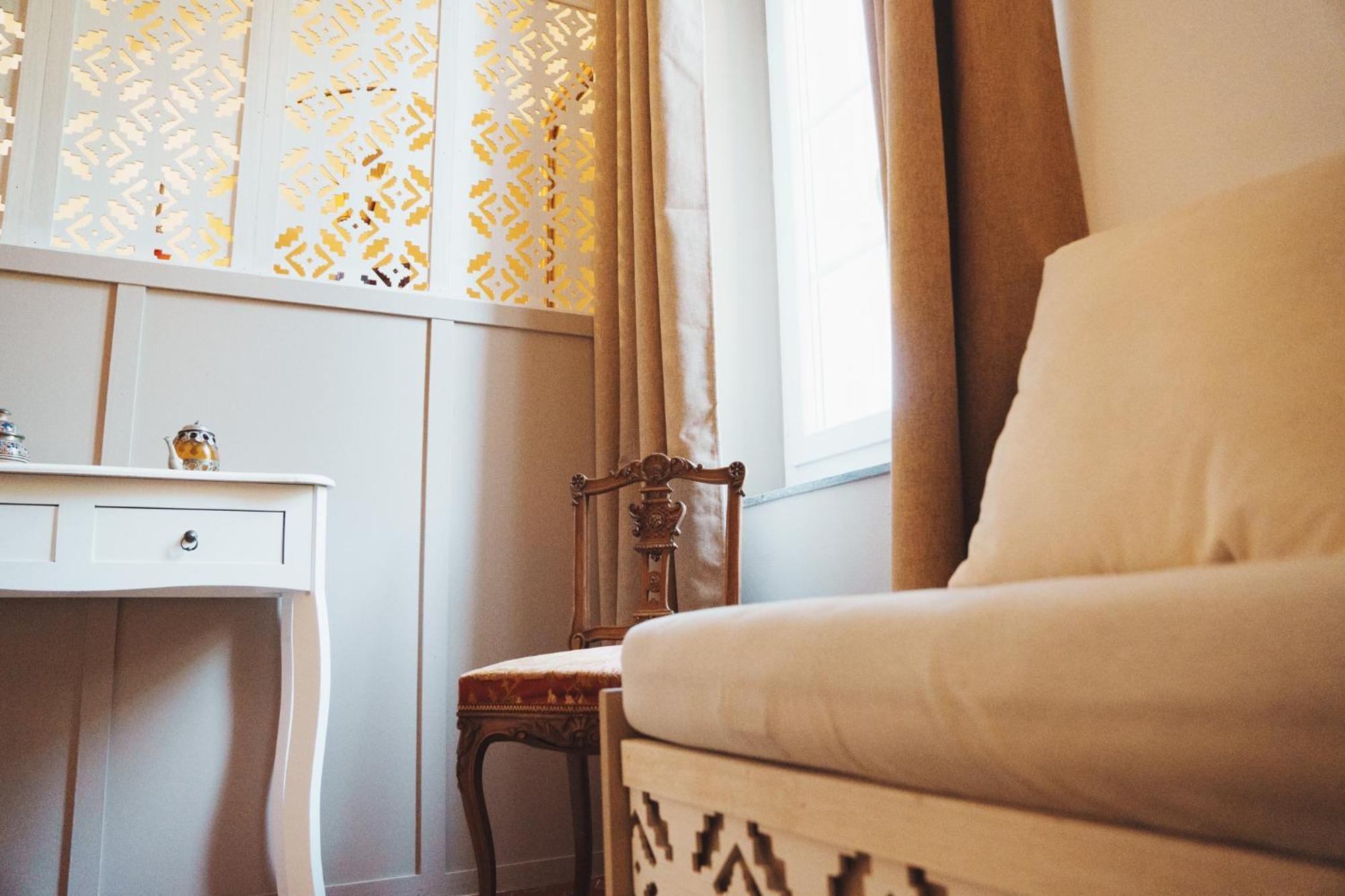 Maison D'Hotes De Charme "La Belle Dame Sans Regrets" Talairan Extérieur photo