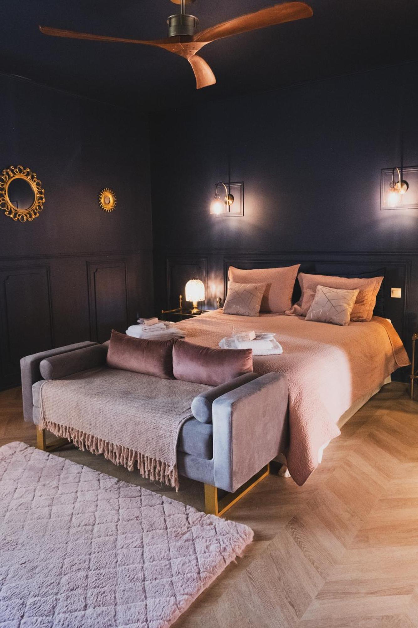 Maison D'Hotes De Charme "La Belle Dame Sans Regrets" Talairan Extérieur photo