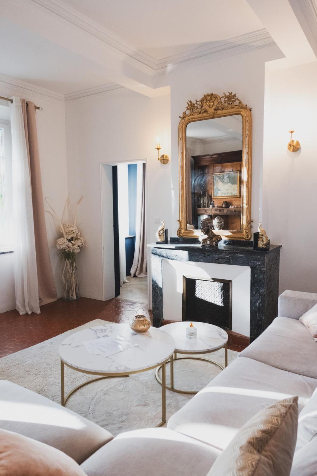 Maison D'Hotes De Charme "La Belle Dame Sans Regrets" Talairan Extérieur photo
