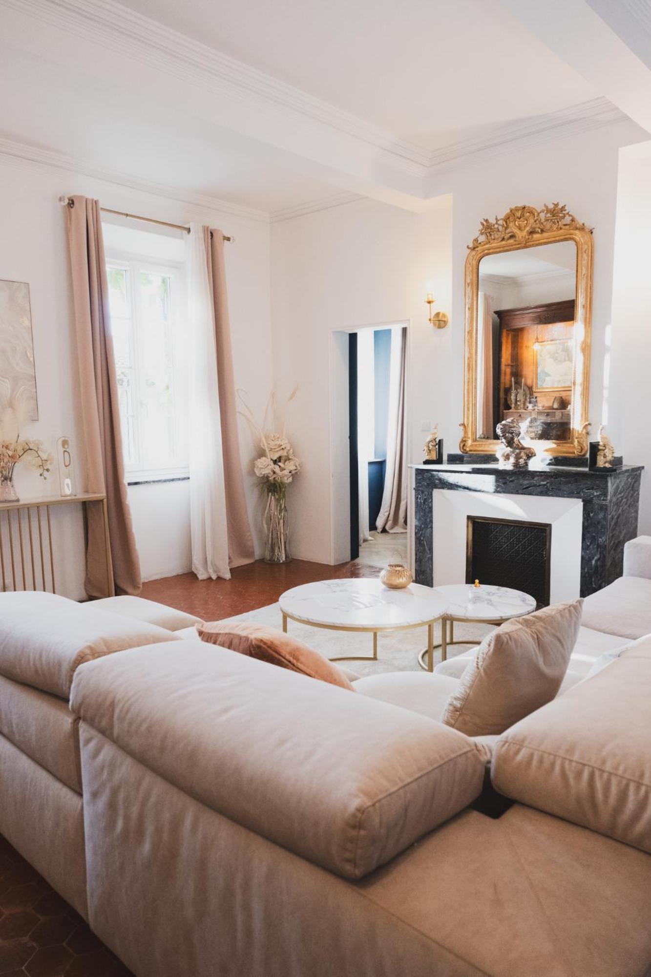Maison D'Hotes De Charme "La Belle Dame Sans Regrets" Talairan Extérieur photo